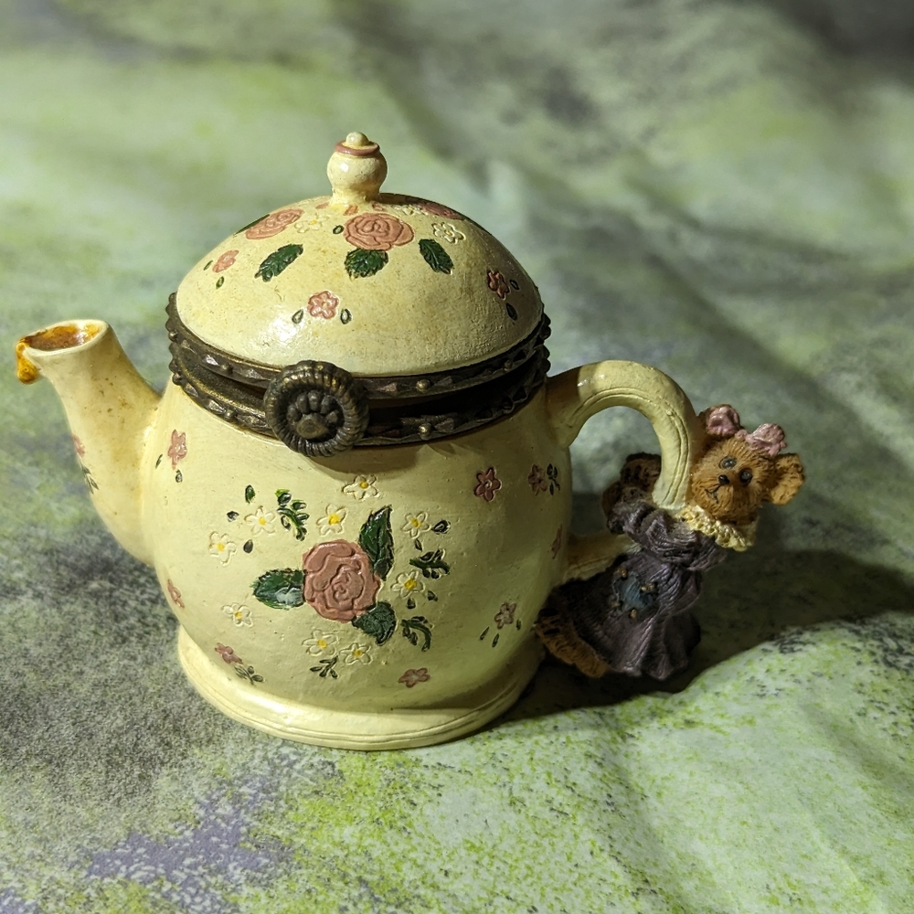 Boyds Treasure Box Verna’s Teapot with Chamomile McNibble